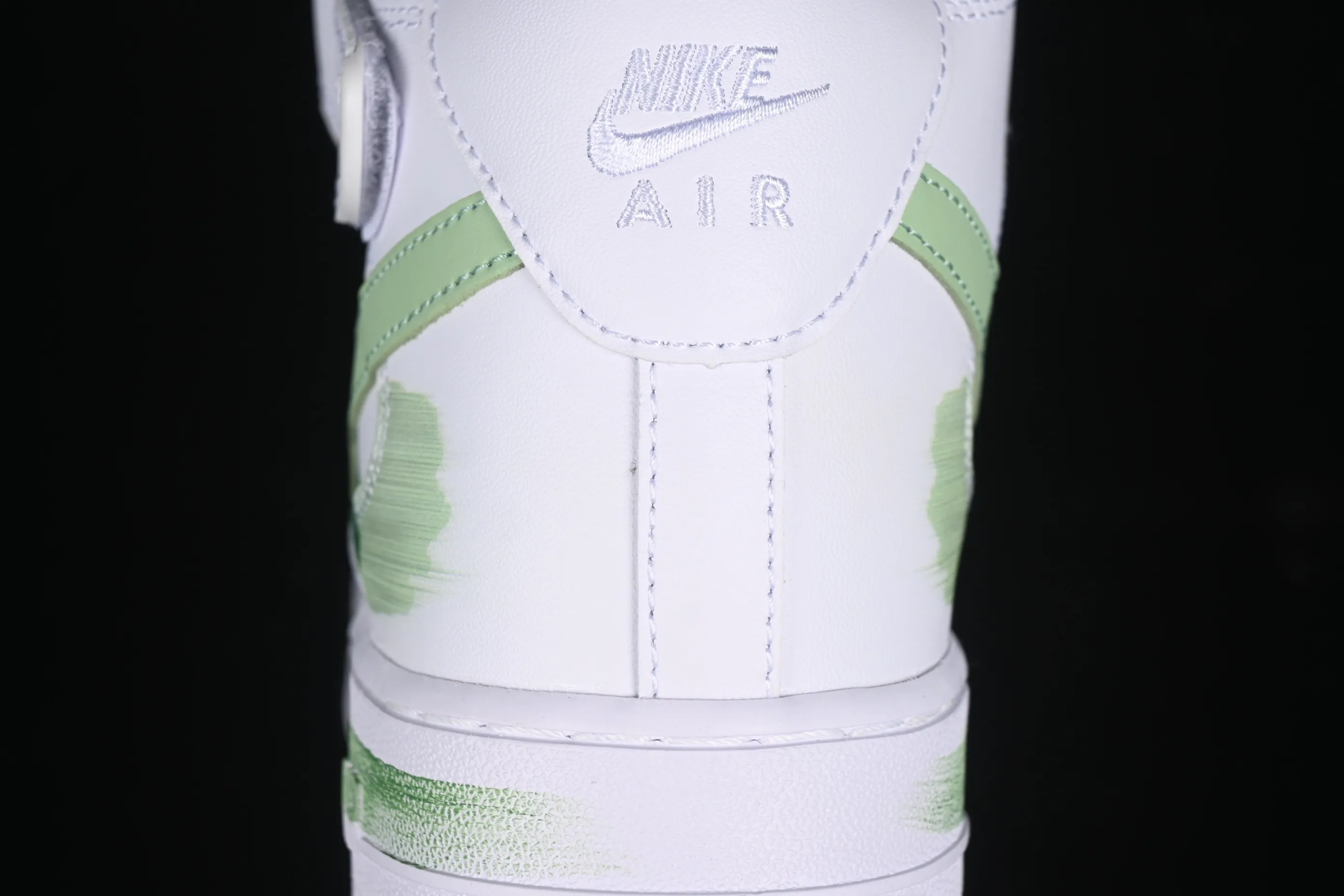 All categories Nk Air Force 1 Air Force series Nk Air Force 1 Mid Air Force mid-top Nk Air Force 1'07 Mid White and green hand-painted Hand-painted fracture Triple hook shadow Air Force 1 strap mid-top casual sneakers CW2289-111